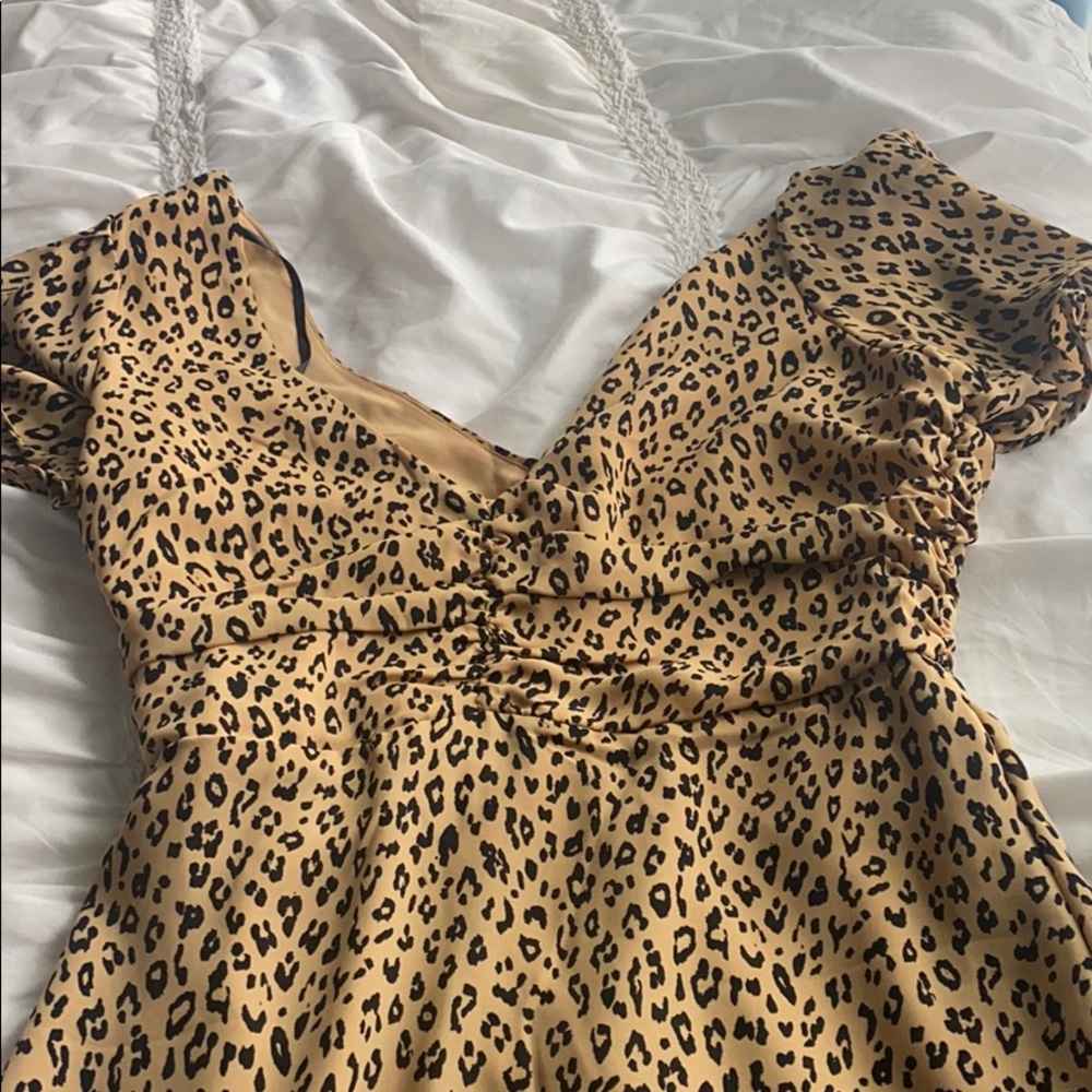 Forever 21 cheetah print short sleeved dress - Picture 2 of 6